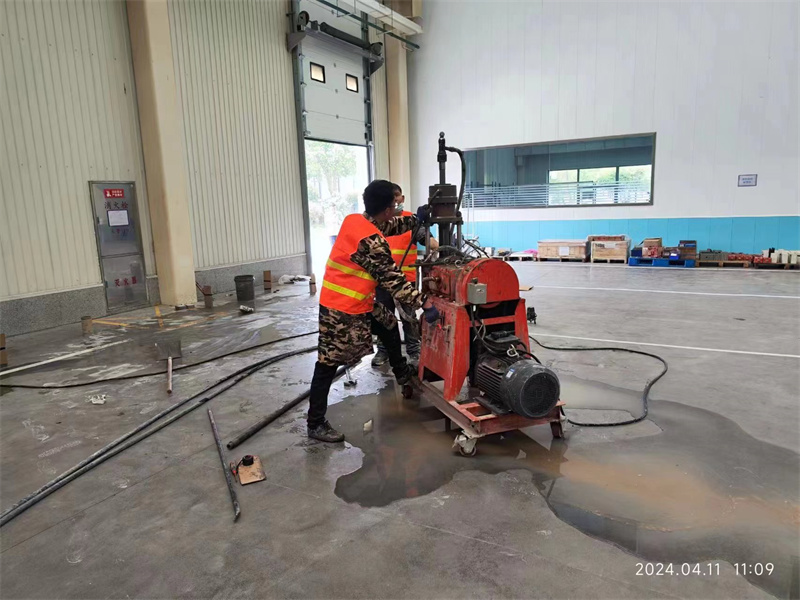 阿克塞厂房地面下沉塌陷注浆加固施工